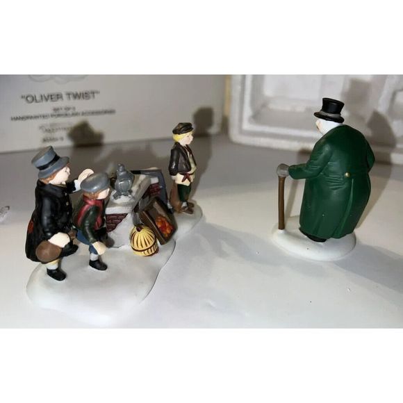 DEPT 56 "OLIVER TWIST CHARACTERS" SET OF 2 - Picture 4 of 4